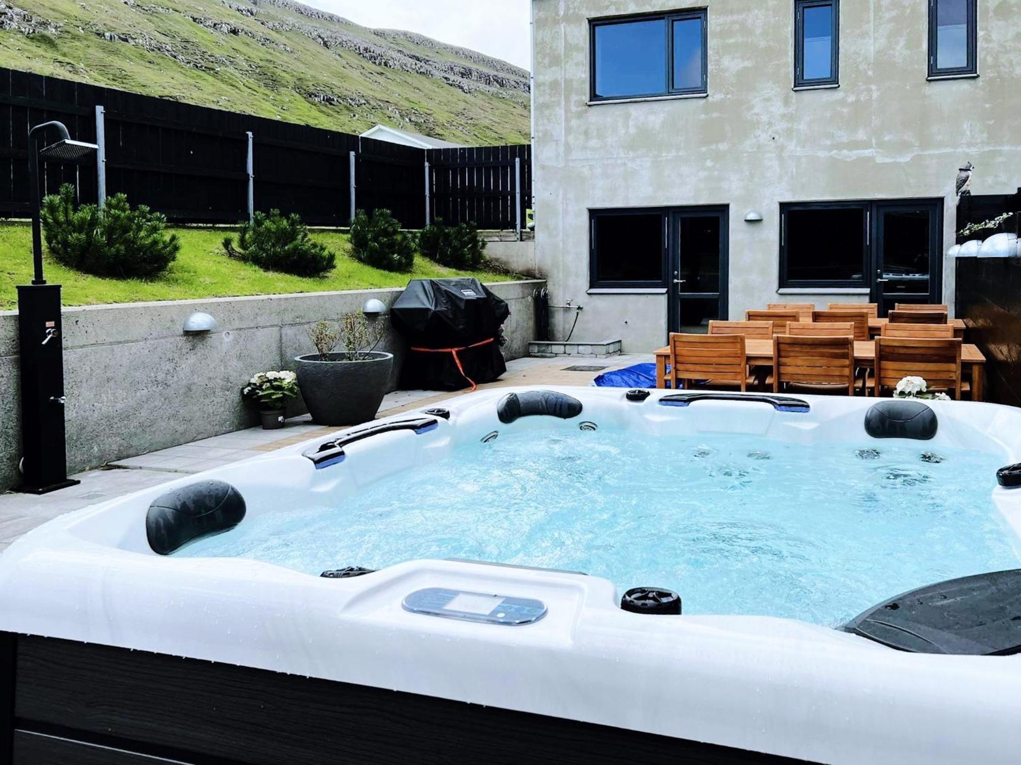 Stunning Ocean View Penthouse Apartment Oravik エクステリア 写真