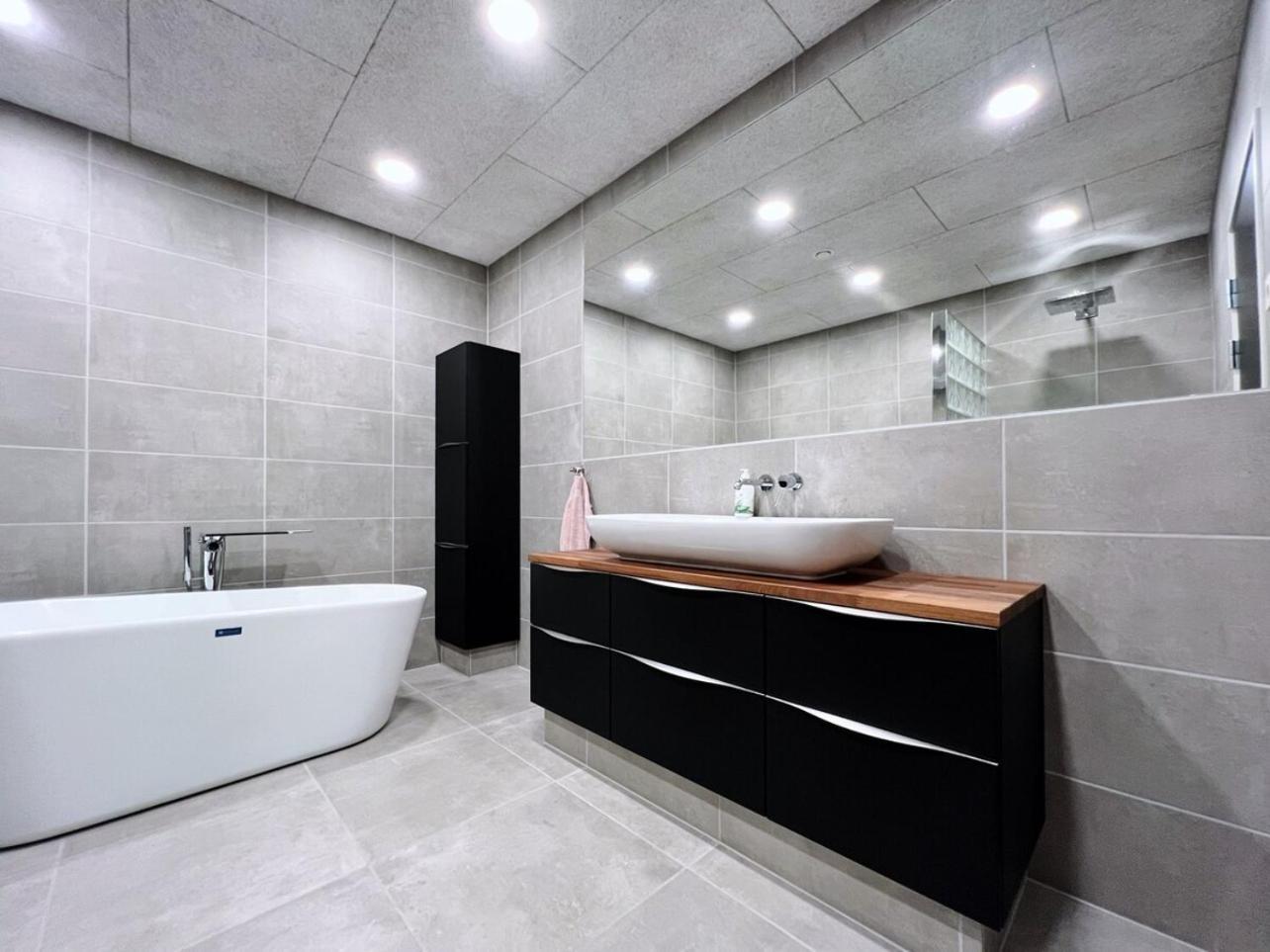 Stunning Ocean View Penthouse Apartment Oravik エクステリア 写真