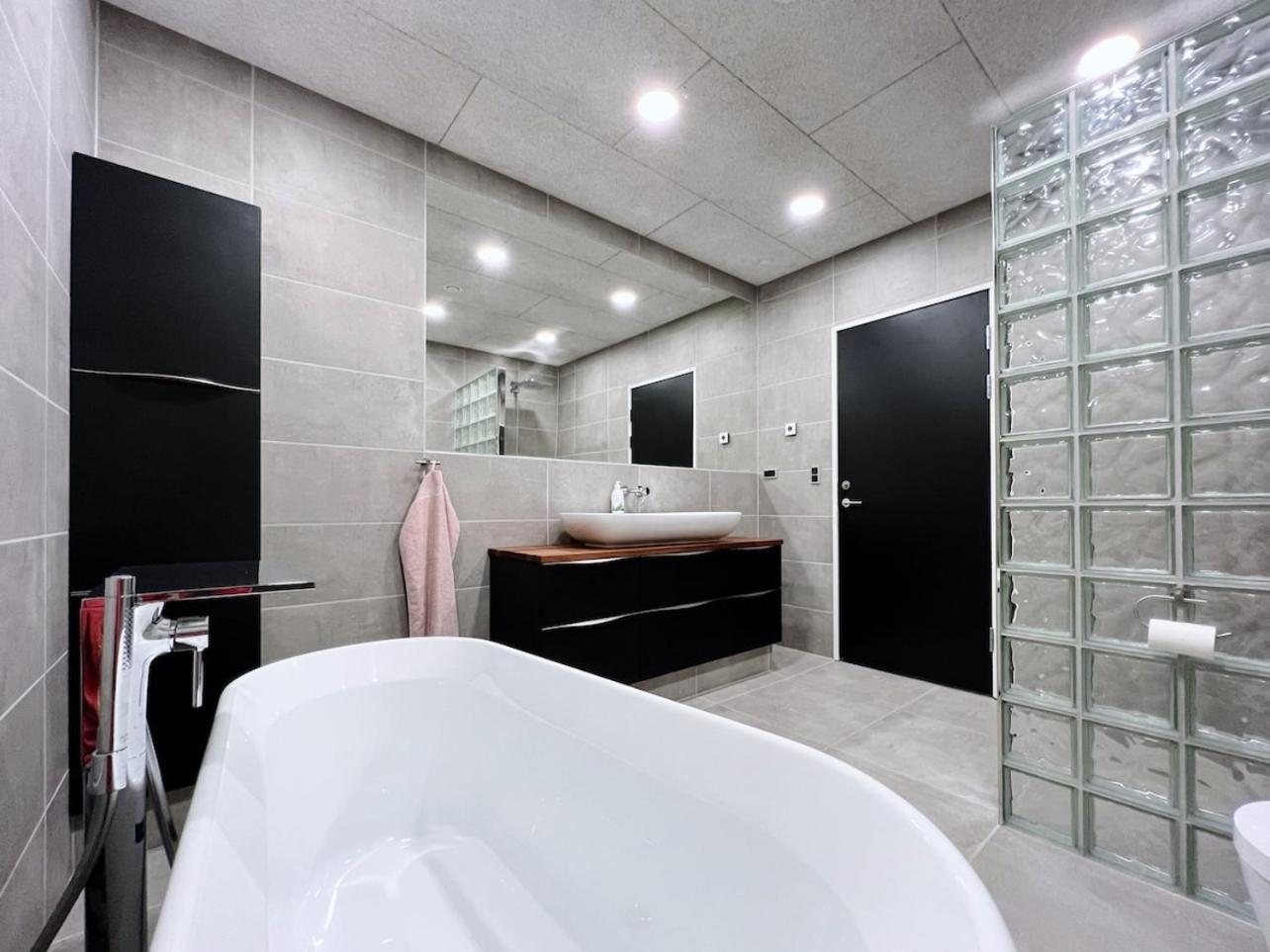 Stunning Ocean View Penthouse Apartment Oravik エクステリア 写真
